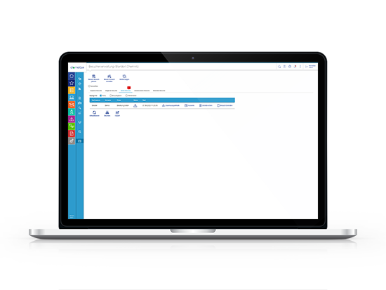 Laptop mit geöffneter Software zur Arbeitssicherheit, die eine Umfrageverwaltung zeigt