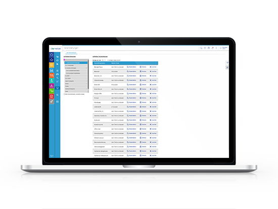 Laptop mit geöffneter Veranstaltungsmanagement-Software und einer Liste von Veranstaltungen mit Datum, Ort und Status